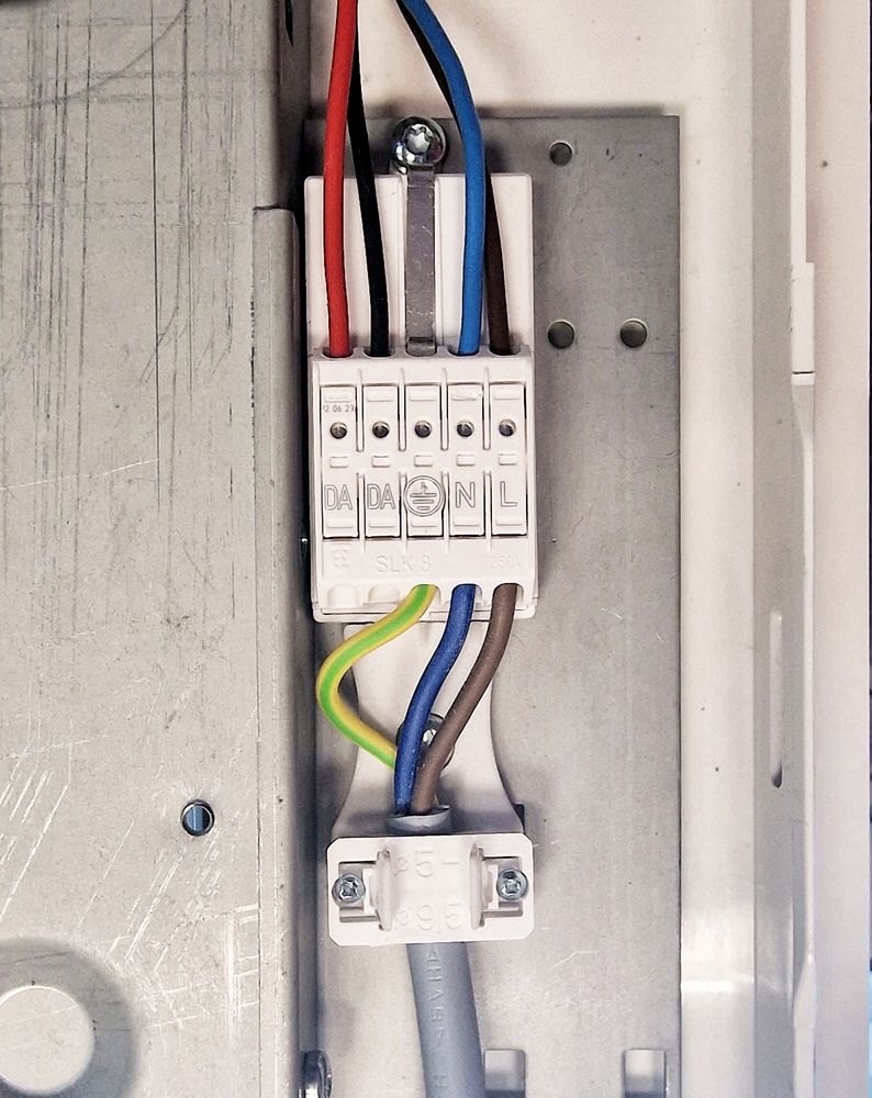 Smart Lighting with SLK 8: Wireless Control and Flexibility